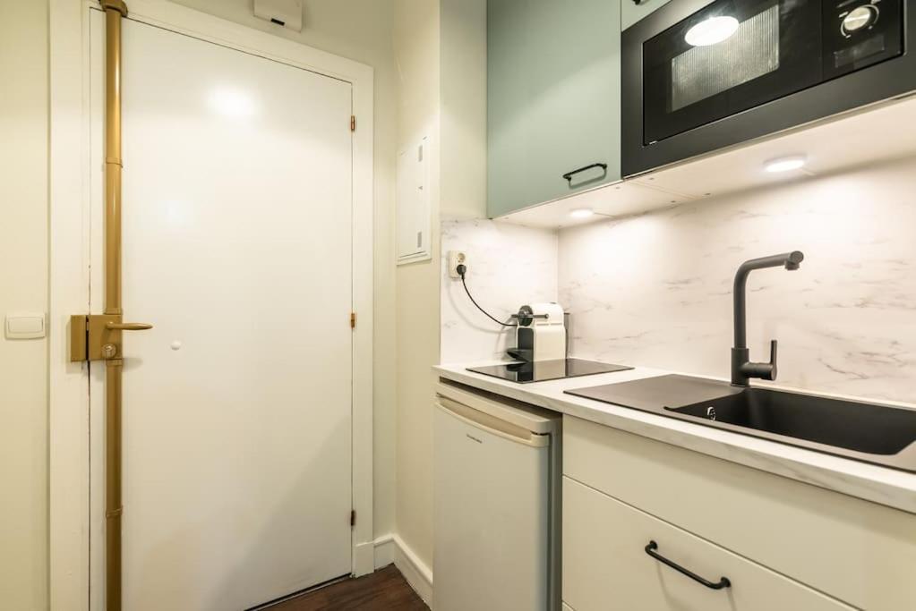 Appartement Proche Champs Elysees Parigi Esterno foto