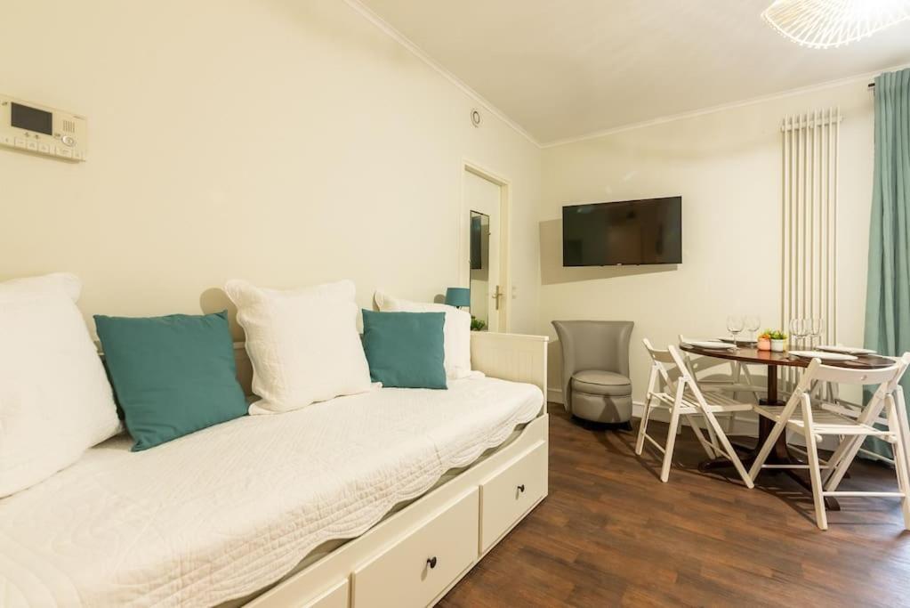 Appartement Proche Champs Elysees Parigi Esterno foto