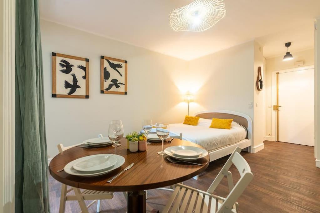 Appartement Proche Champs Elysees Parigi Esterno foto
