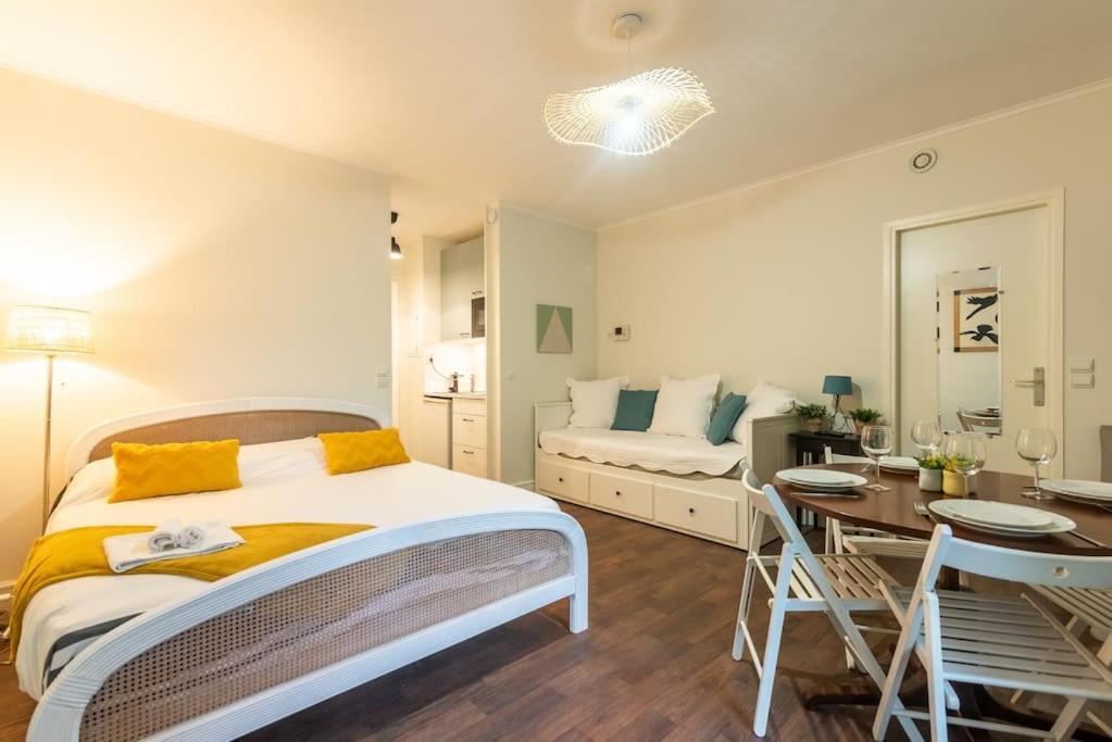 Appartement Proche Champs Elysees Parigi Esterno foto